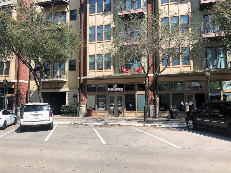 More Photos Of 251 Town Center Ln, Keller Apartments For Lease