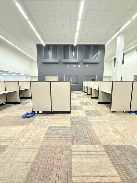 More Photos Of 5402 W Laurel St, Tampa Loft Creative Space For Sale