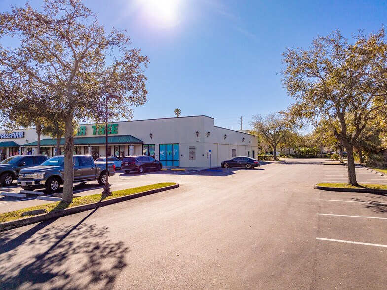 More Photos Of 701 21st St, Vero Beach General Retail For Lease