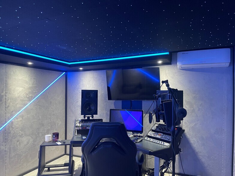 More Photos Of 3311 Barham Blvd, Los Angeles Office For Sale