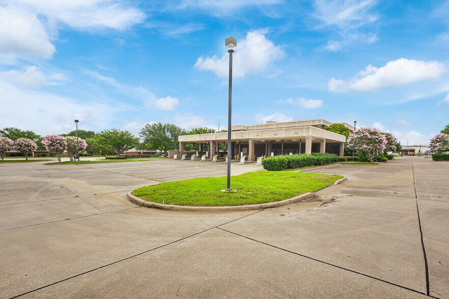 More Photos Of 601 N Plano Rd, Richardson Office For Sale