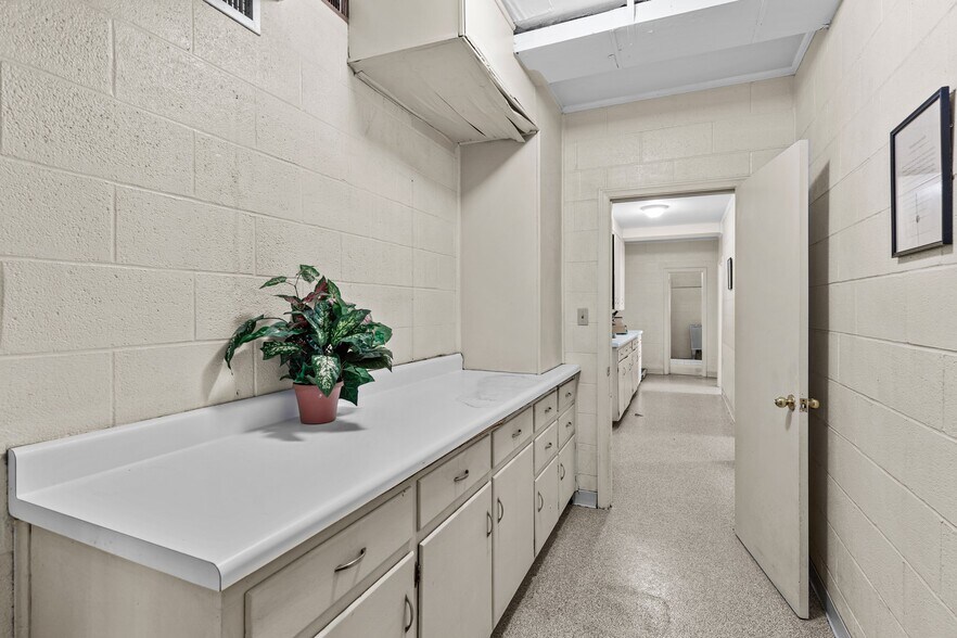 More Photos Of 3522 James B White Hwy, Whiteville Veterinarian Kennel For Sale