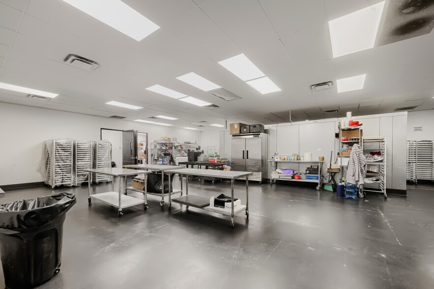More Photos Of 4895-4897 Oakland St, Denver Food Processing For Sale