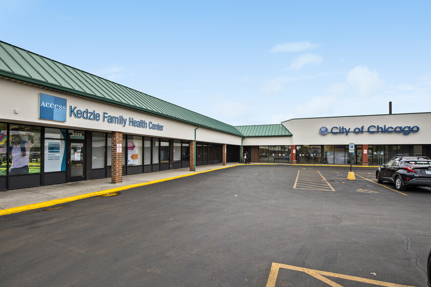 More Photos Of 4756 W 47th St, Chicago Storefront For Sale
