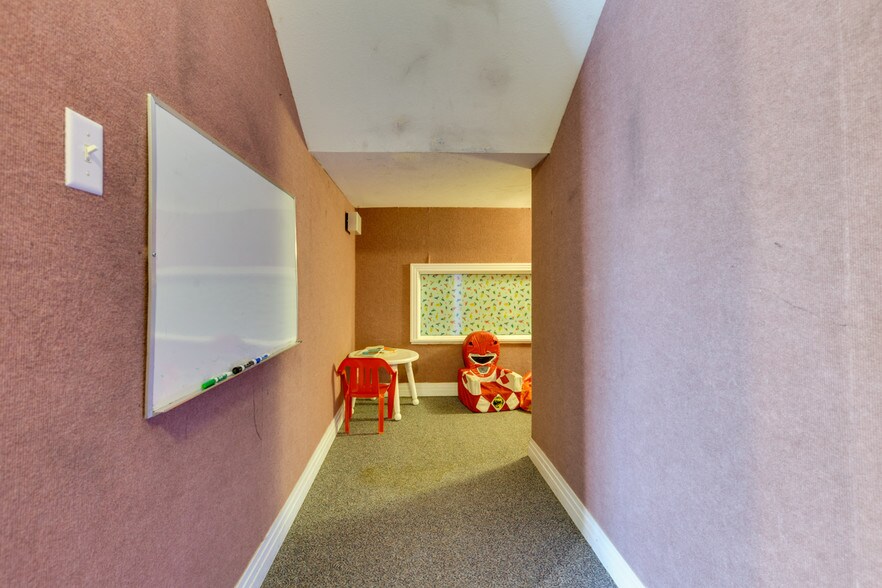 More Photos Of 844 E Sahara Ave, Las Vegas Loft Creative Space For Lease