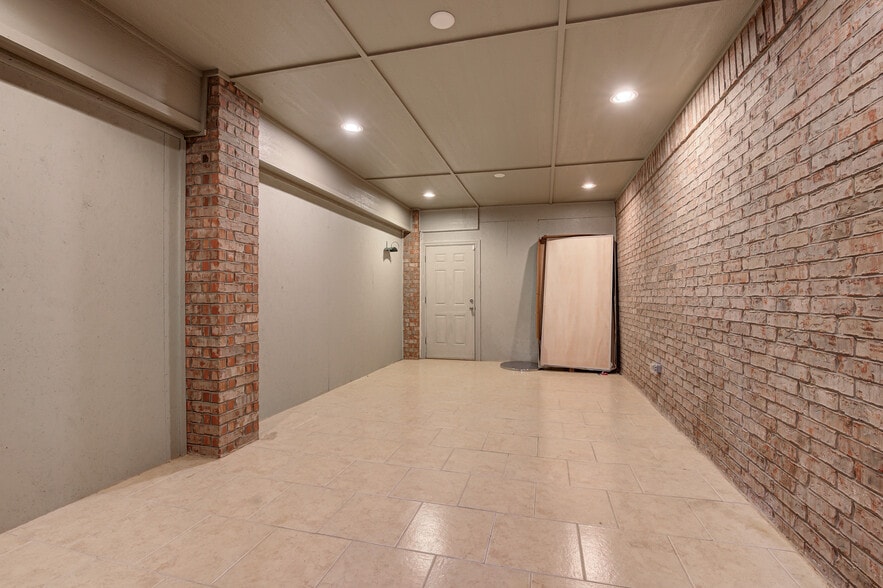 More Photos Of 450 E Main St, Yukon Religious Facility For Sale