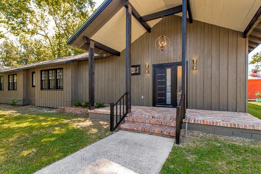 More Photos Of 302 Louisiana Ave, Bogalusa Office For Lease