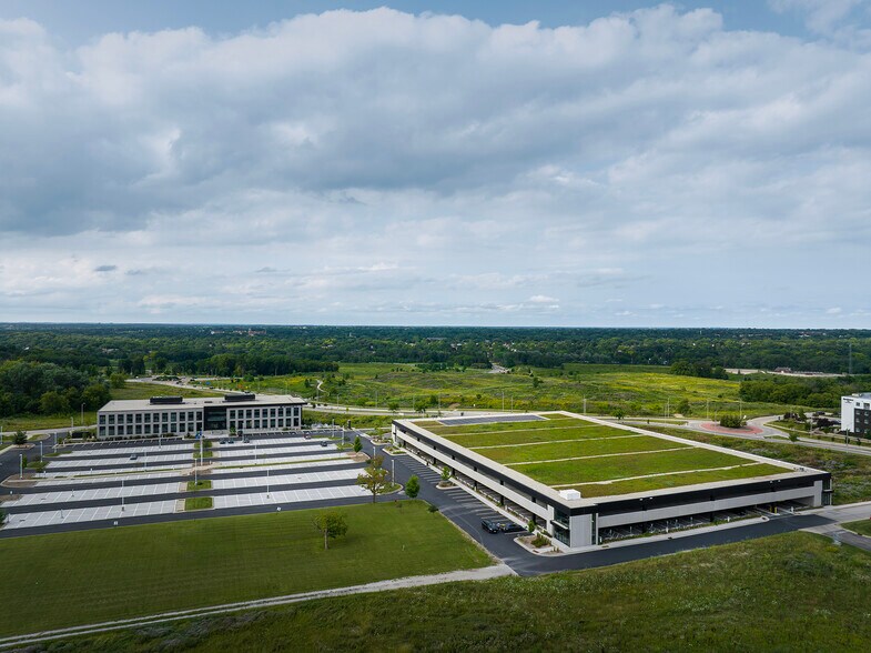 More Photos Of 1401 Discovery Pky, Milwaukee Office For Lease