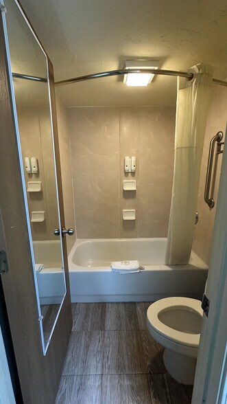 More Photos Of 115 Chapman Rd, Byron Hotel For Sale