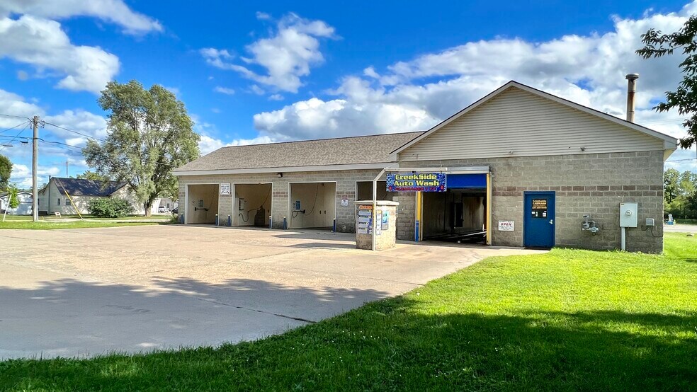 More Photos Of 506 W 7th St, Evart Carwash For Sale