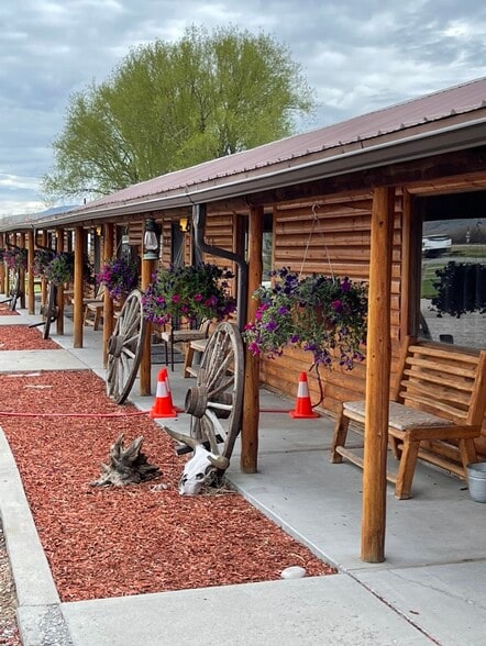 More Photos Of 540 N Main St, Melrose Hotel For Sale