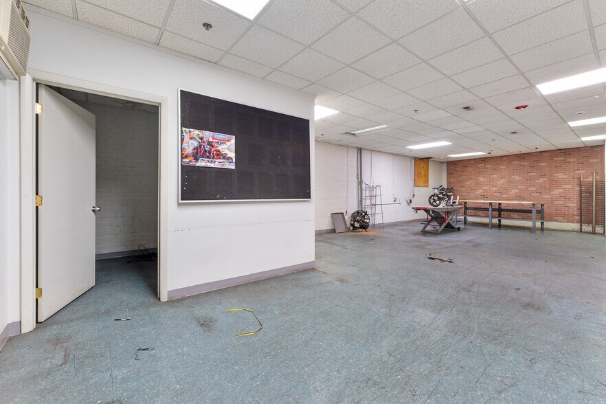 More Photos Of 1545 Hansford St, Charleston Light Distribution For Sale