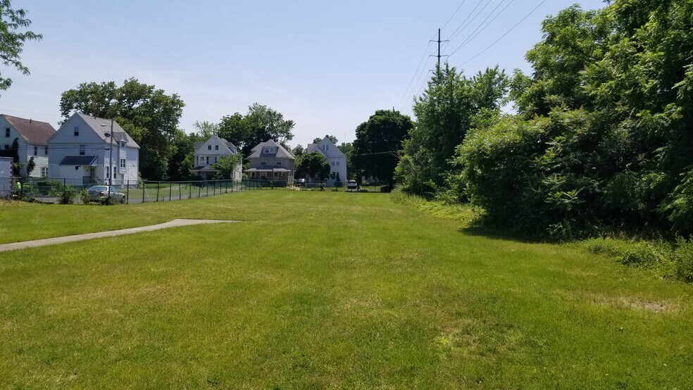 More Photos Of 13231 Euclid Ave, East Cleveland Light Manufacturing For Lease