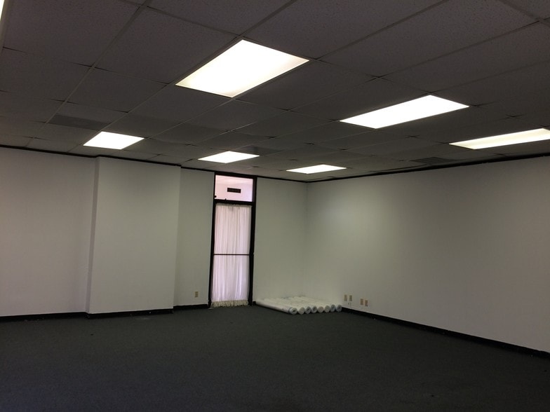 More Photos Of 5855 Sovereign Dr, Houston Office For Lease