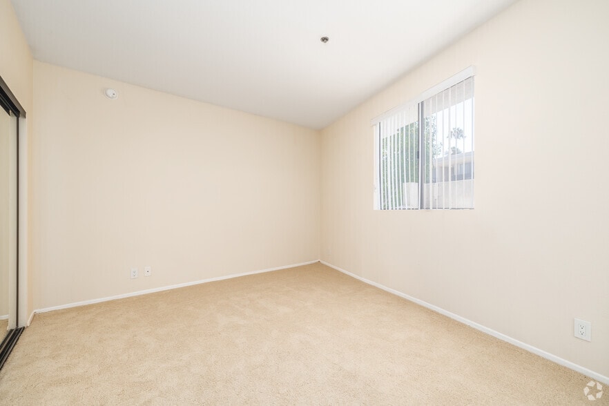 More Photos Of 740 S Burnside Ave, Los Angeles Apartments For Sale
