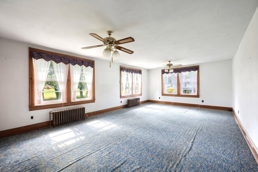 More Photos Of 41 W Main St, Fawn Grove Flex For Sale