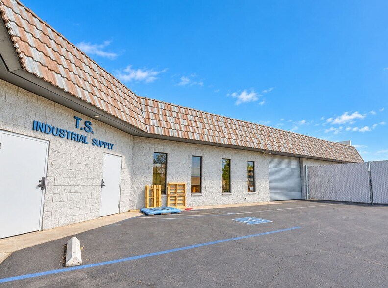 More Photos Of 205 Market Pl, Escondido Warehouse For Sale