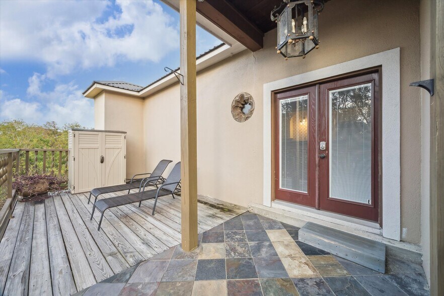 More Photos Of 614 Pine Gully Rd, Seabrook Apartments For Sale