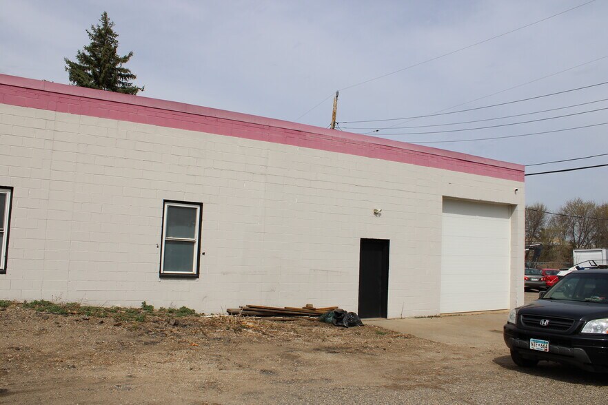 More Photos Of 601 13th Ave S, Hopkins Warehouse For Sale