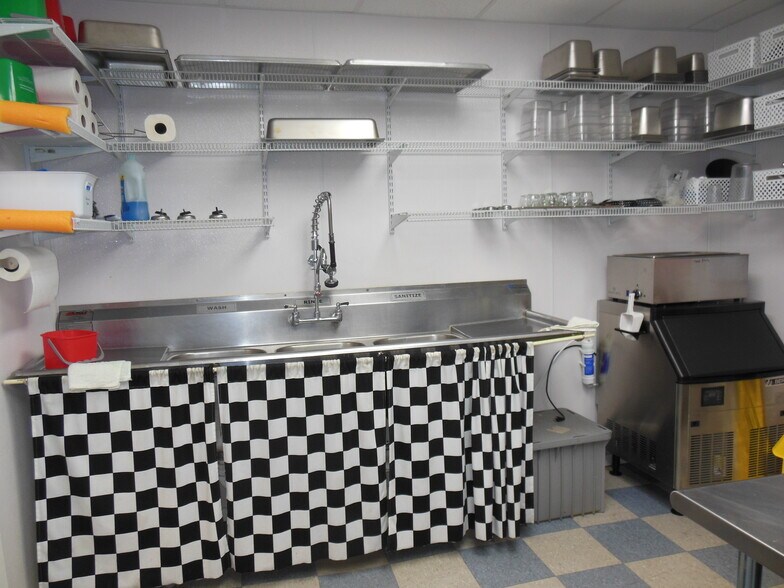 More Photos Of 3510 Cadillac Dr, Farwell Restaurant For Sale