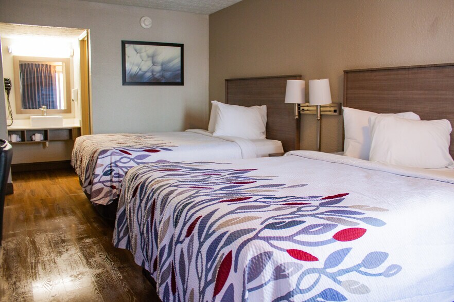 More Photos Of 2450 Dryden Rd, Moraine Hotel For Sale