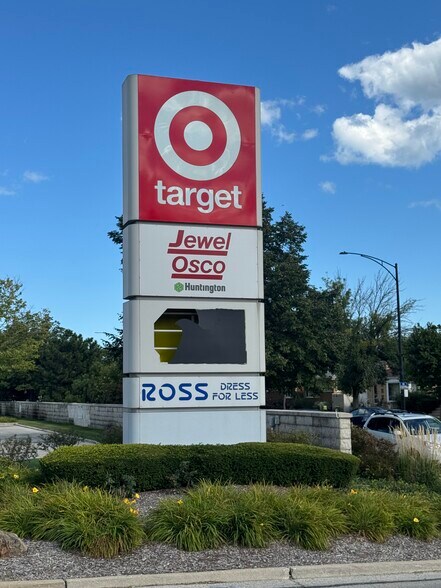 More Photos Of 2209-2485 Howard St, Evanston Unknown For Lease