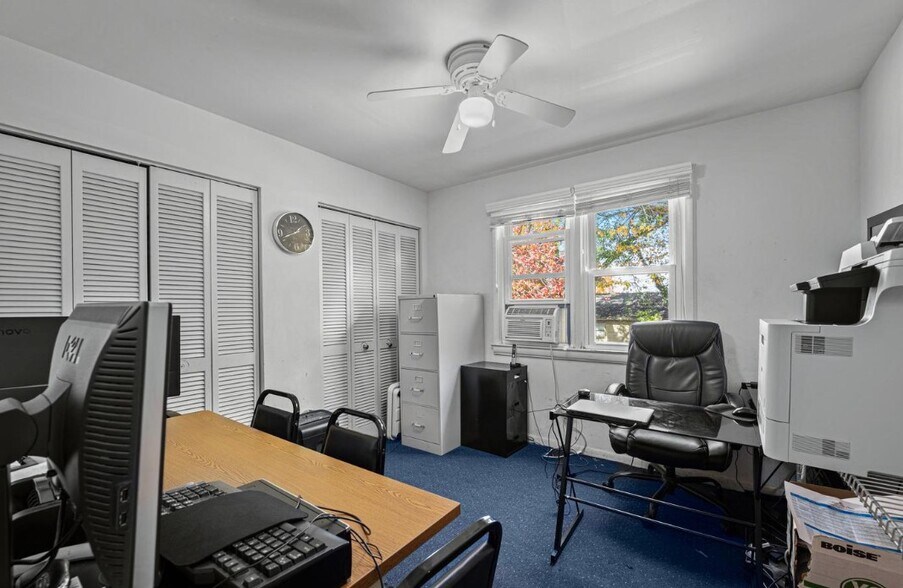 More Photos Of 17604 Washington Grove Ln, Gaithersburg Specialty For Sale