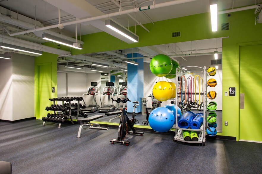 More Photos Of 777 6th St NW, Washington Office For Lease