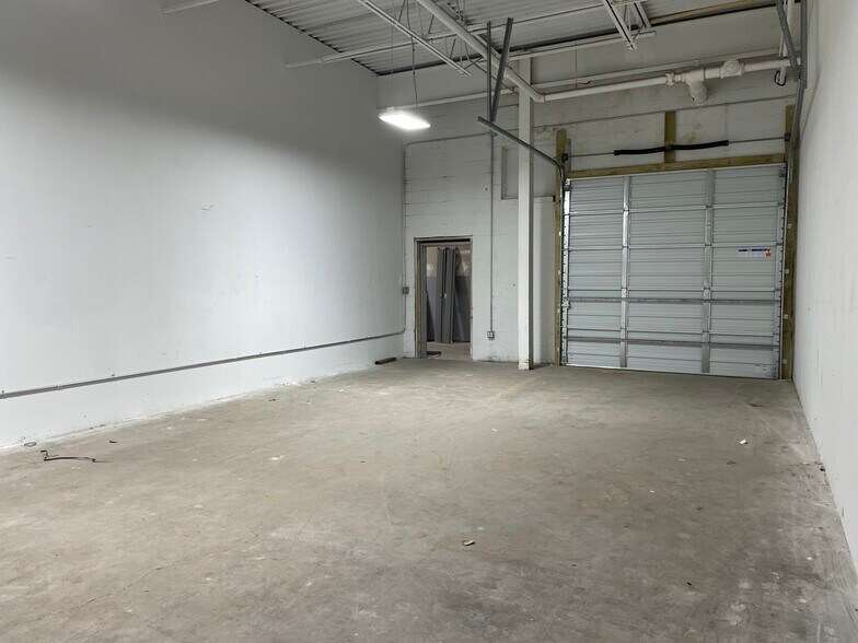 More Photos Of 635 New Park Ave, West Hartford Warehouse For Lease