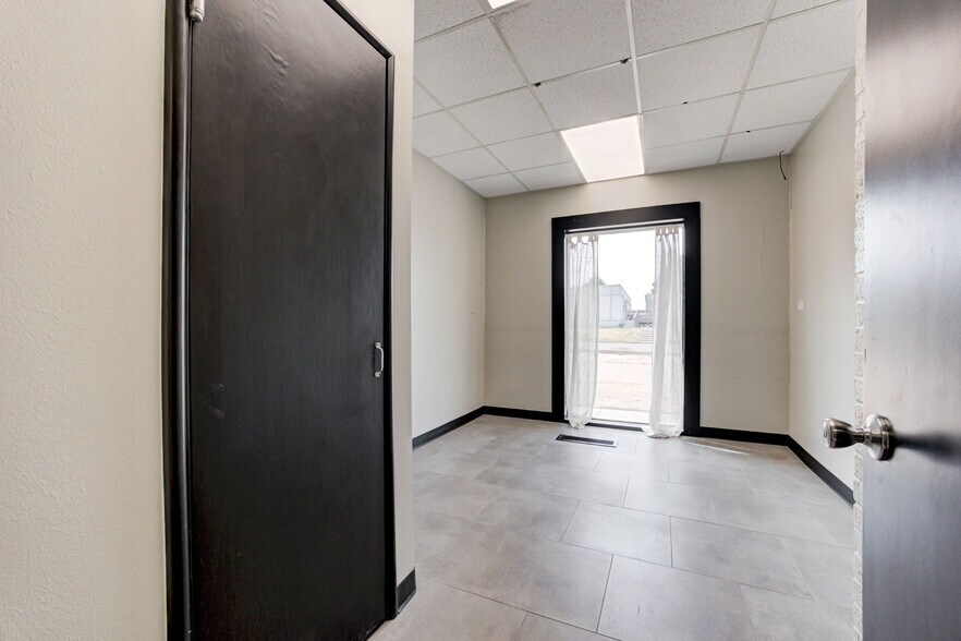 More Photos Of 324 N 19th St, Guthrie Office For Sale