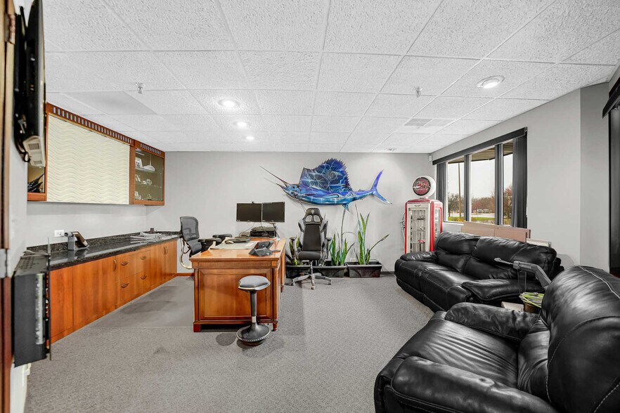 More Photos Of 1175 Jansen Farm Ct, Elgin Warehouse For Sale