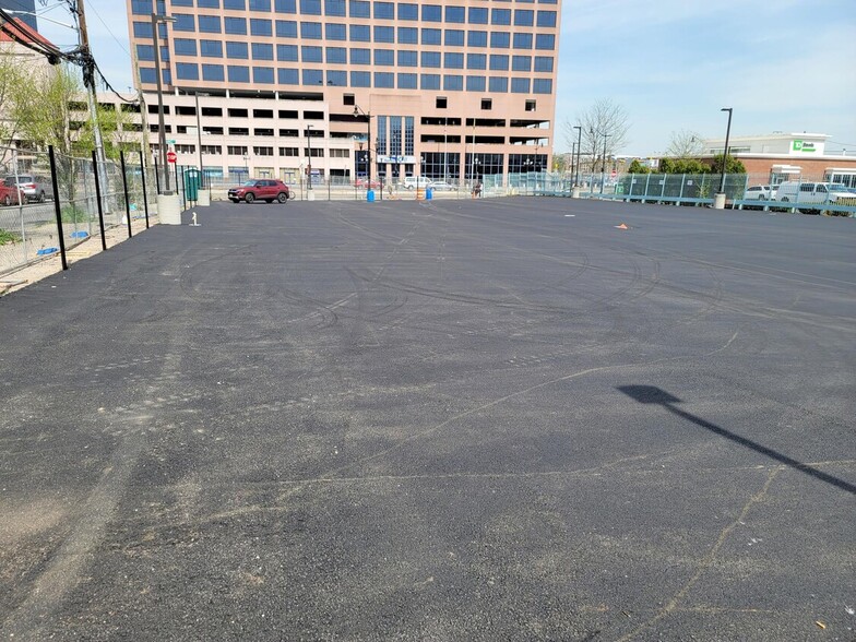 More Photos Of 408-416 Market St, Newark Freestanding For Lease