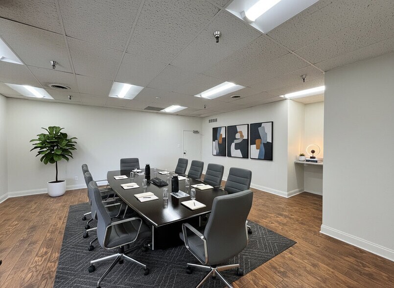 More Photos Of 1900 Surveyor Blvd, Carrollton Warehouse For Lease