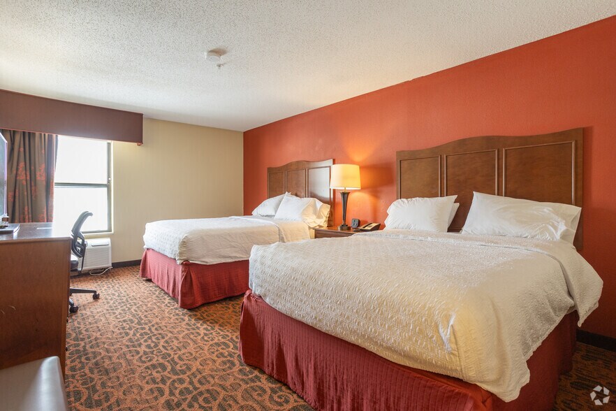 More Photos Of 1150 Riverside Dr, Battle Creek Hotel For Sale