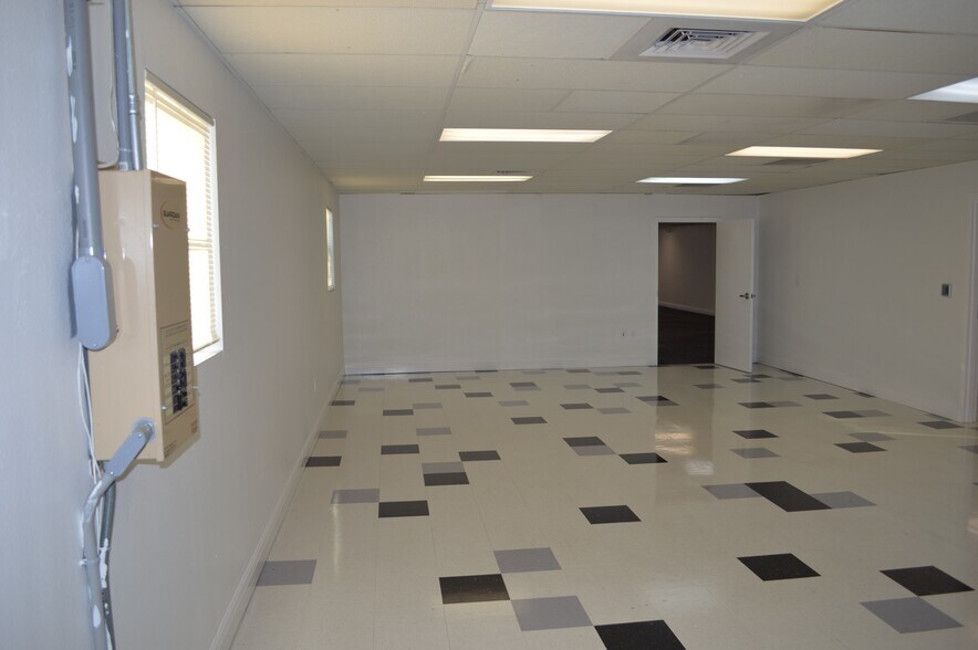 More Photos Of 2979 N 46th Ave, Saint Petersburg Office For Lease