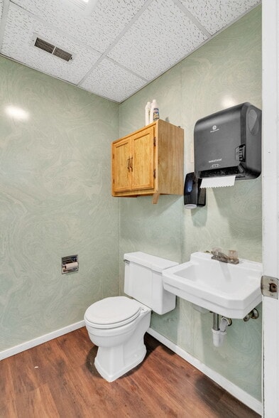 More Photos Of 1475 S Newburgh Rd, Westland Light Distribution For Sale