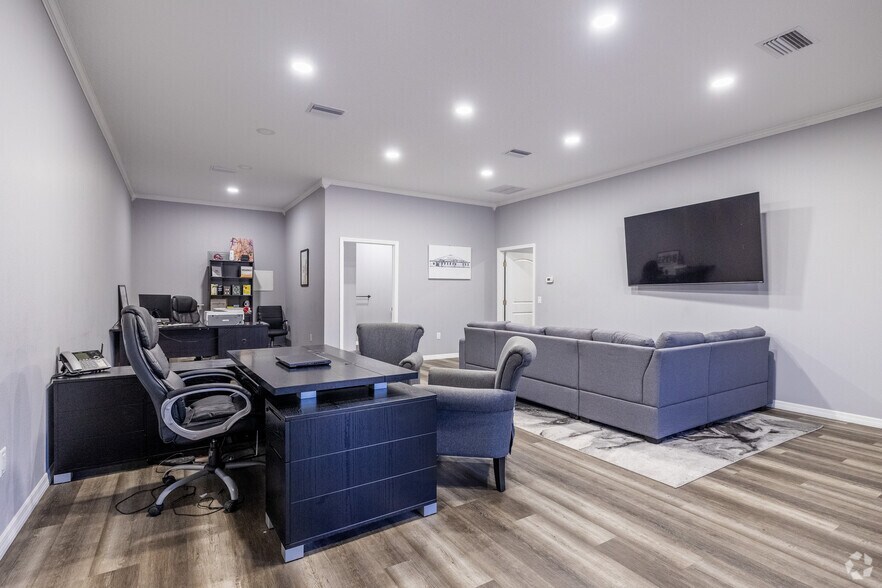 More Photos Of 1520 S Suncoast Blvd, Homosassa Manufacturing For Sale