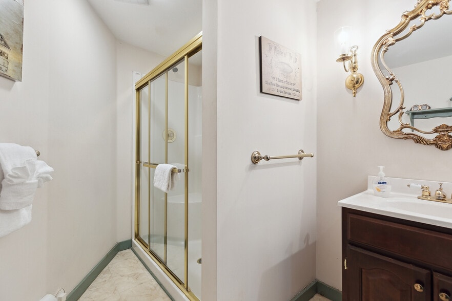 More Photos Of 67 Pleasant View Rd, Bradford Hotel For Sale