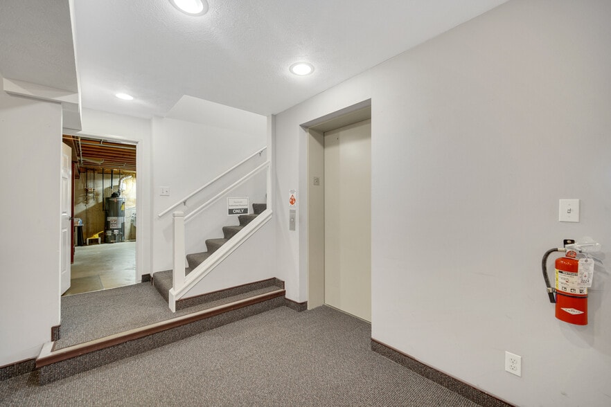 More Photos Of 4338 Morsay Dr, Rockford Medical For Lease