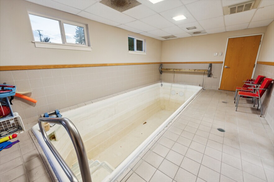More Photos Of 1963 Thompson Rd, Coos Bay Hospital For Lease