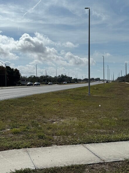 More Photos Of 1118 Suzanne Dr, Spring Hill Auto Repair For Lease