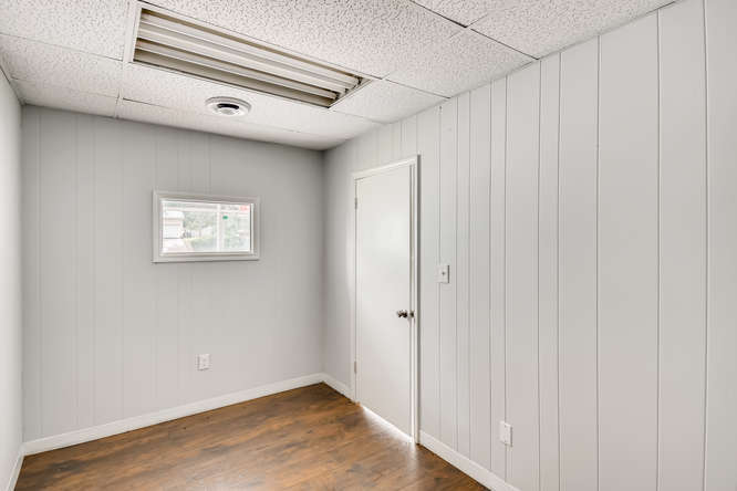 More Photos Of 973-979 Sheppard Rd, Stone Mountain Showroom For Sale
