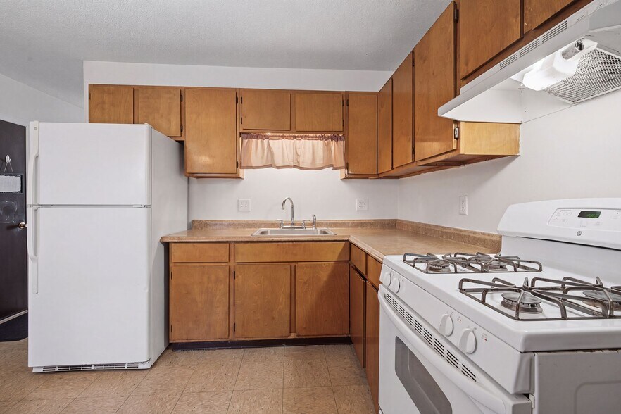More Photos Of 471 Pond St, Woonsocket Apartments For Sale