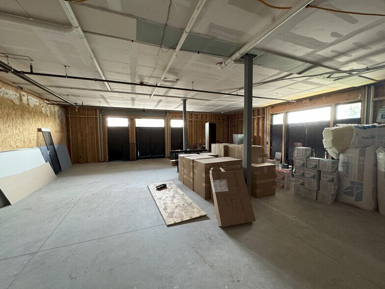 More Photos Of 200 E George Hopper Rd, Burlington Storefront Retail Office For Lease