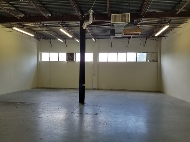 More Photos Of 18775 N Frederick Rd, Gaithersburg Warehouse For Lease