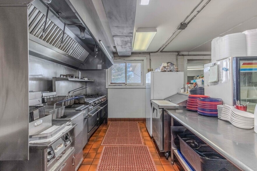 More Photos Of 407 Third St, Howe Specialty For Sale
