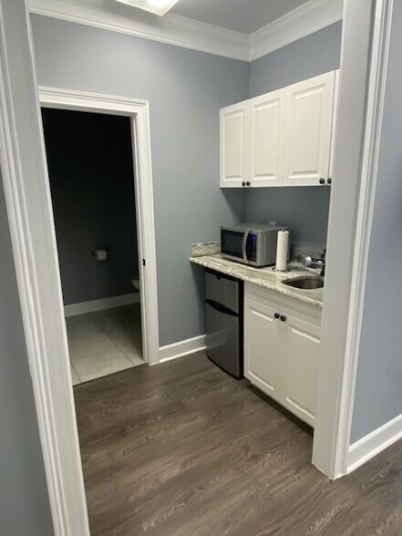 More Photos Of 5480 McGinnis Village Pl, Alpharetta Office For Sale
