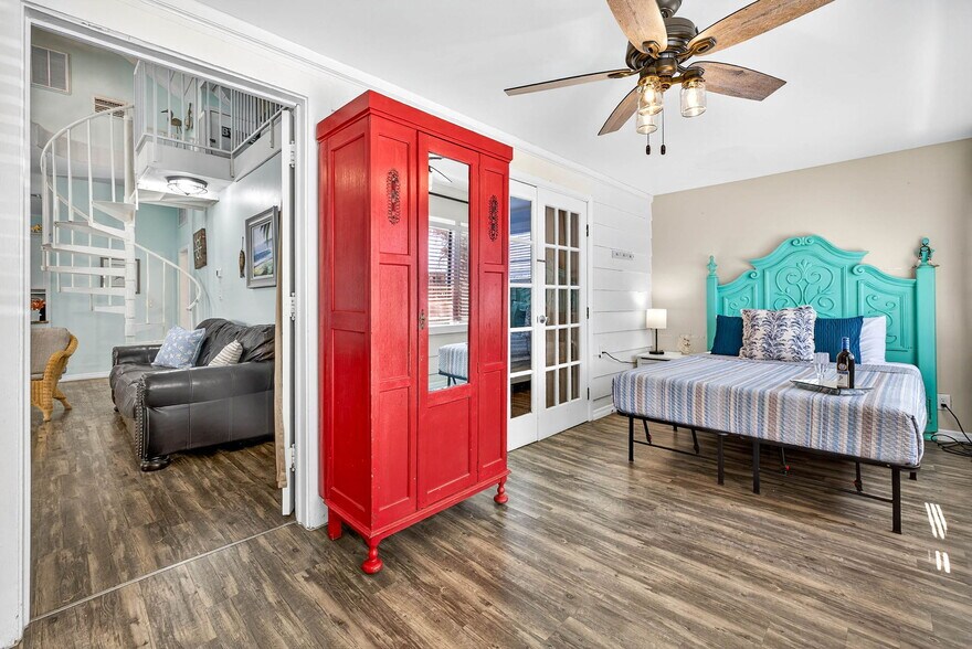 More Photos Of 26 Cambria St, Clearwater Beach Specialty For Sale