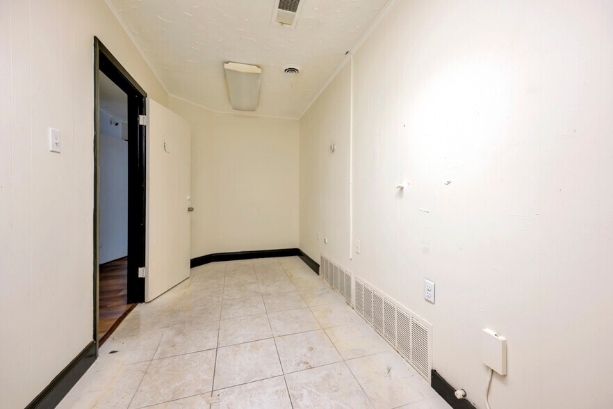 More Photos Of 2200 Evans Ave, Fort Worth Medical For Sale