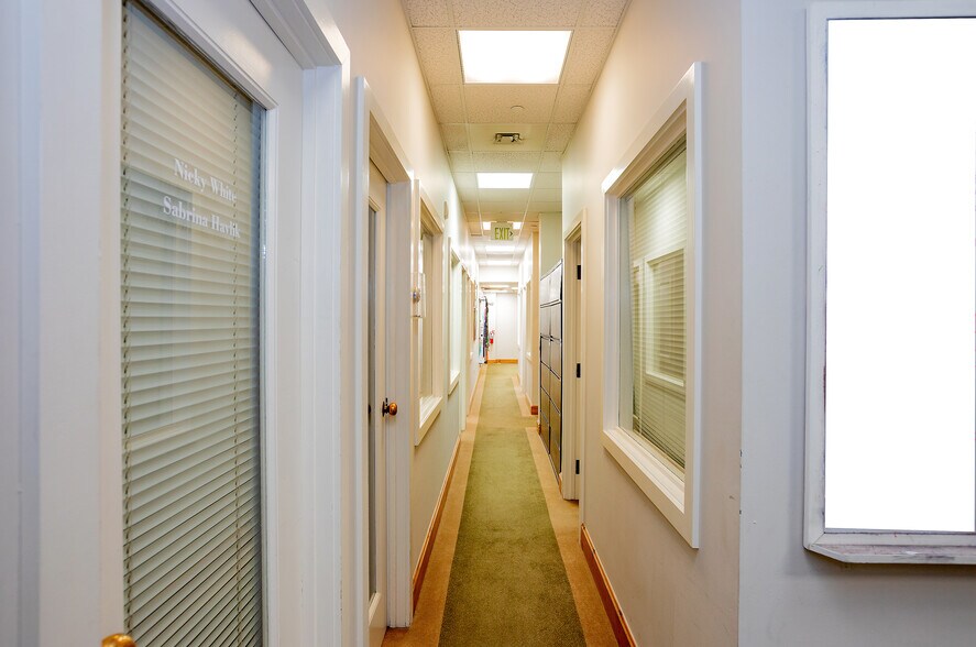 More Photos Of 136 E Thomas Pl, Beaver Creek Hotel For Lease